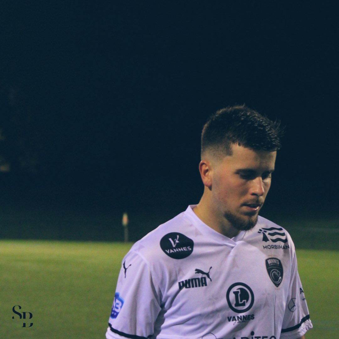 SigneBenis's tweet photo. Hier, j’ai été invité par le club de la @tarennes pour venir voir leur match face à @VOC_officiel.
Je me suis prêté à un nouveau jeu la photo. 
C’était une grande première pour moi hier d’être venu pour faire des vidéos ainsi que des photos📸
Merci à vous 📸🫶 https://t.co/zzMKZtGxtP