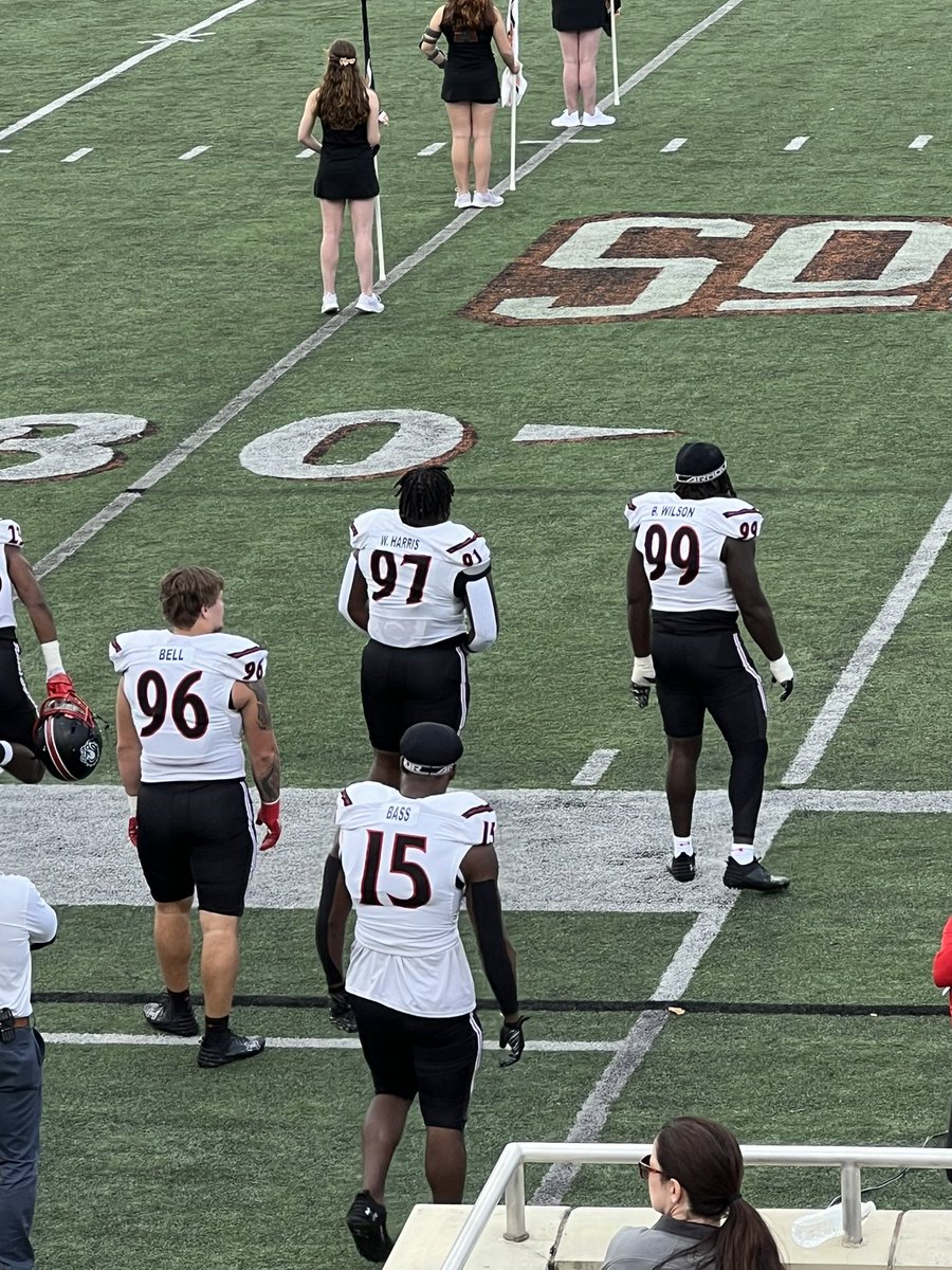 RoyalsFootball1's tweet photo. Great being able to see @WHarris2125 yesterday, just missed a pic on the first possession!

#NextLevelRoyals 
#GardnerWebbFootball https://t.co/wjNaQPSPFE