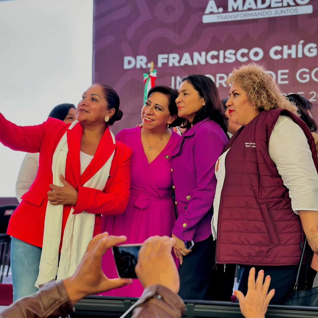 Muy contenta porque pude acompañar a <a href="/fchiguil/">Francisco Chíguil</a> en su Informe de Gobierno. Felicidades por tu trabajo y esfuerzo en la #GAM

Por cierto, me encontré a mi admiradísima <a href="/ClaraBrugadaM/">Clara Brugada Molina</a>, así como a dos grandes amigas <a href="/BetyRojas06/">Bety Rojas</a>
y a <a href="/MariaRoseteMx/">María Rosete</a>
#ClaraBrugada #4taTransformacion