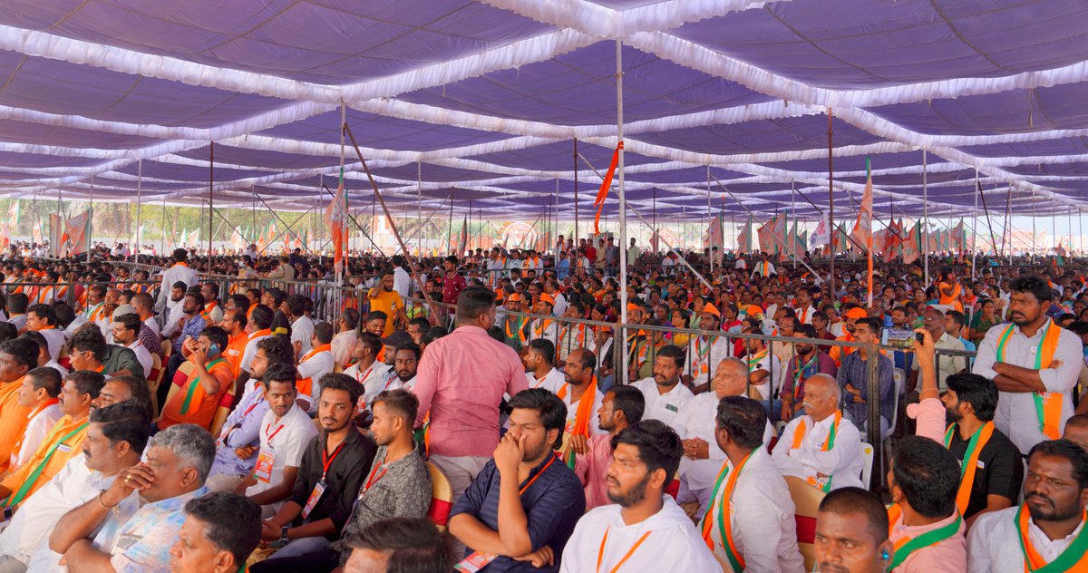 AmitShah's tweet photo. It is only the Modi Ji-led BJP that has the political will to fulfil every promise made in the manifesto. Pictures from the rally held in Bhongir Assembly Constituency, Telangana.

మేనిఫెస్టోలో ఇచ్చిన ప్రతి హామీని నెరవేర్చగల రాజకీయ సంకల్పం మోదీ నేతృత్వంలోని బీజేపీకి మాత్రమే ఉంది. తెలంగాణలోని భువనగిరి అసెంబ్లీ నియోజకవర్గంలో జరిగిన ర్యాలీ నుండి చిత్రాలు.
#DoubleEngine4Telangana