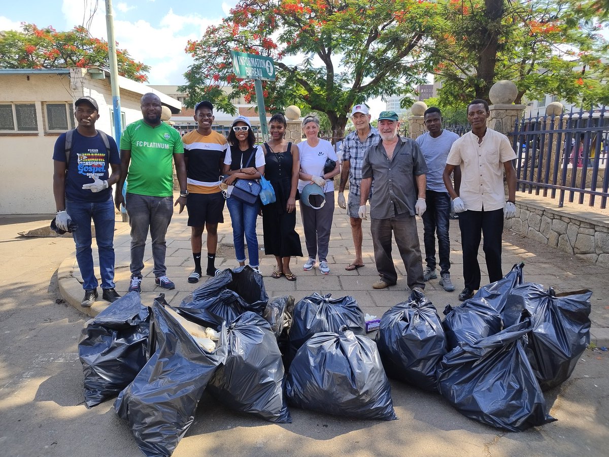 ShokoTonderai's tweet photo. #DAY 1882 Well done team #DIFTK Do It For The Kids for the continued good work on our environment. @doit4thekidz_
We have to cultivate a new culture
it does not take much to make a difference let's #KeepBulawayoClean @DavidColtart https://t.co/bGF84fdkCK