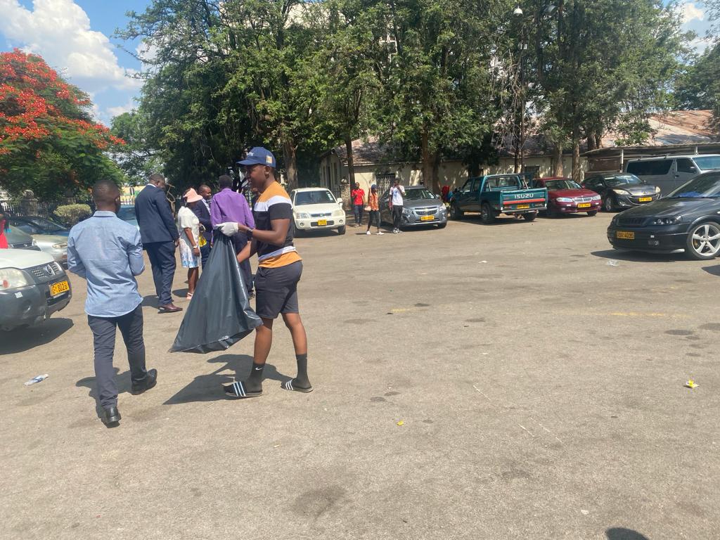 ShokoTonderai's tweet photo. #DAY 1882 Well done team #DIFTK Do It For The Kids for the continued good work on our environment. @doit4thekidz_
We have to cultivate a new culture
it does not take much to make a difference let's #KeepBulawayoClean @DavidColtart https://t.co/bGF84fdkCK