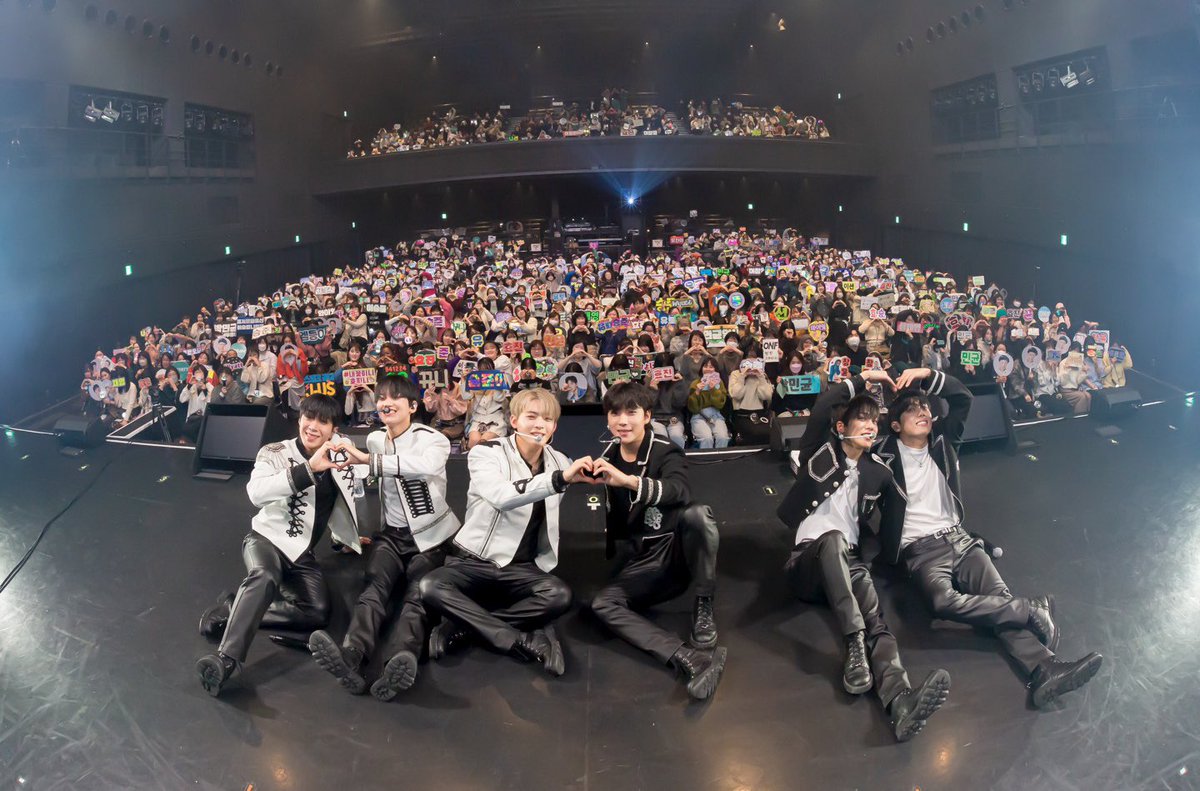 ONFoffcl_JP's tweet photo. [📸] 23.11.26 ONF JAPAN FANMEETING [Be Here Now] in Zepp Haneda(TOKYO)

寒い中来てくださったFUSEの皆さんありがとうございました🙂
FUSEの応援のおかげでファンミーティング無事に終わりました🥰
楽しい時間を一緒に過ごせて幸せでした💓

#ONF #オンエンオフ #온앤오프 https://t.co/ipR73Vj6O8