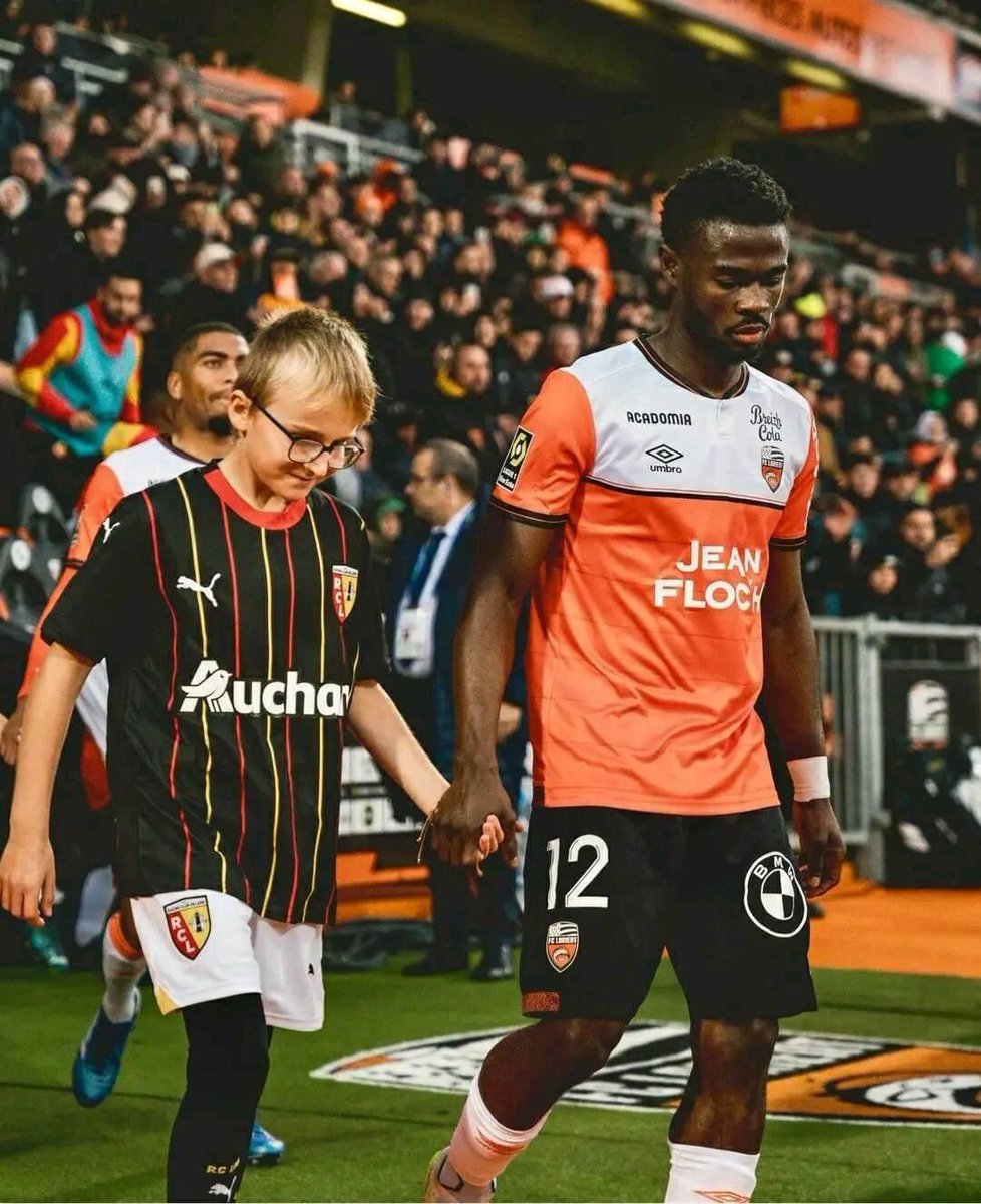 LnFoot's tweet image. Darling Yongwa dans le XI de départ du FC Lorient qui reçoit le fc Metz cet après-midi.
#lionsenclub #lorientfc #fecafootofficiel