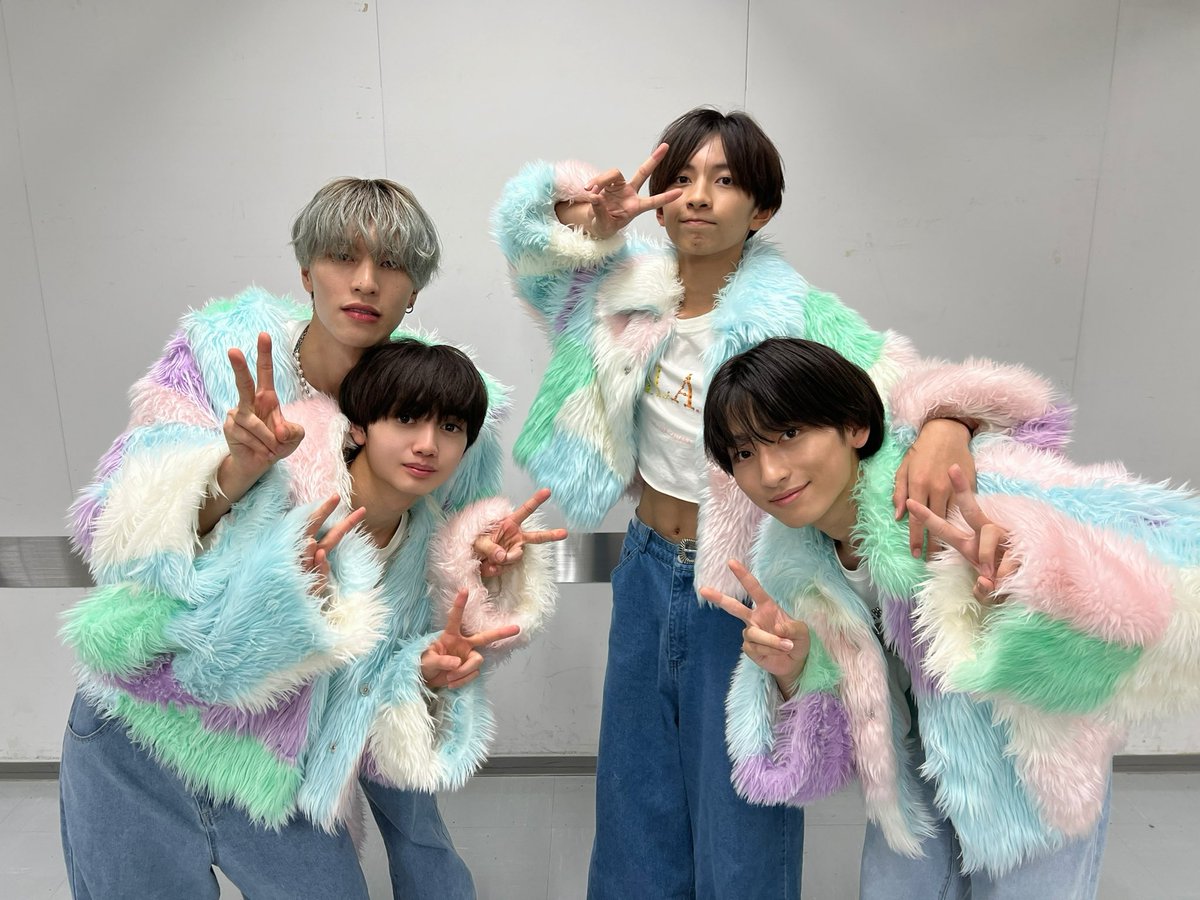 本日の限定ポーズはこちら📸 ツーショット:かんたポーズ🌂 ※チーム