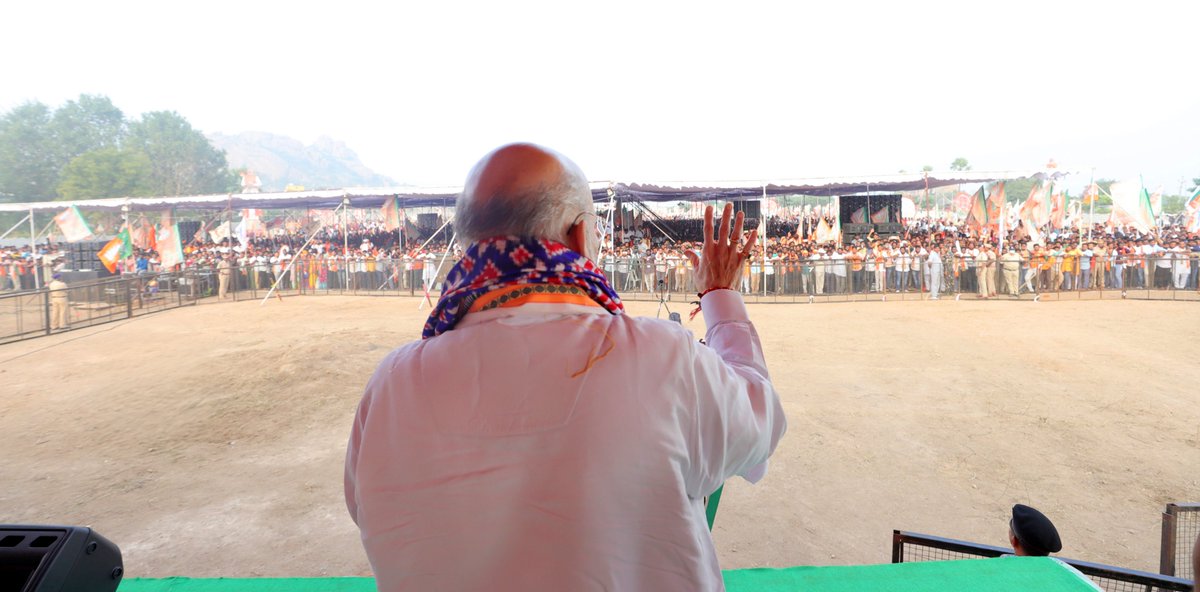 AmitShah's tweet photo. It is only the Modi Ji-led BJP that has the political will to fulfil every promise made in the manifesto. Pictures from the rally held in Bhongir Assembly Constituency, Telangana.

మేనిఫెస్టోలో ఇచ్చిన ప్రతి హామీని నెరవేర్చగల రాజకీయ సంకల్పం మోదీ నేతృత్వంలోని బీజేపీకి మాత్రమే ఉంది. తెలంగాణలోని భువనగిరి అసెంబ్లీ నియోజకవర్గంలో జరిగిన ర్యాలీ నుండి చిత్రాలు.
#DoubleEngine4Telangana