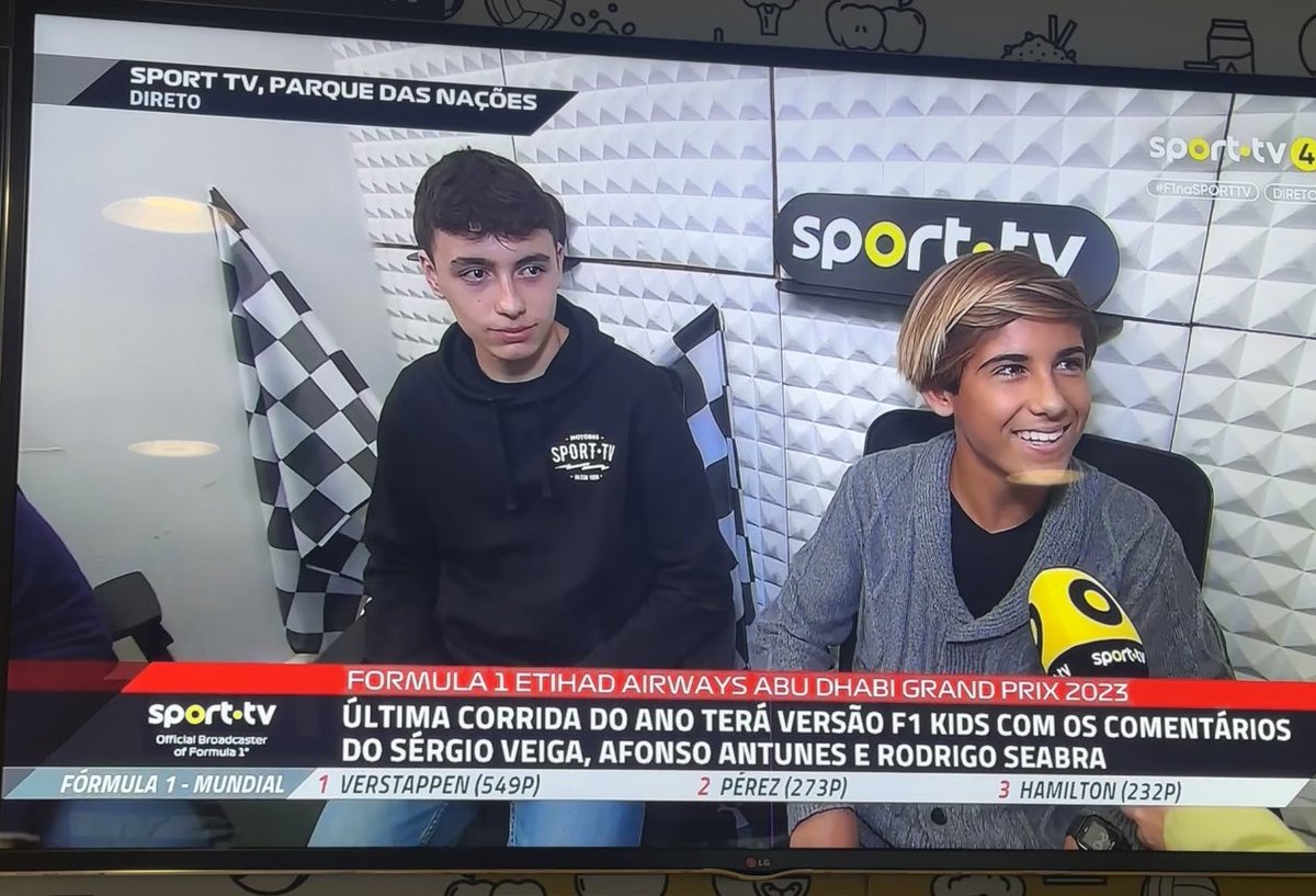 Rodrigo33Seabra's tweet photo. Em direto @sporttvportugal a comentar a Formula 1 Kids no canal 6 com o Sergio Veiga e o Afonso Antunes #f1kids #formula1 #sporttvportugal #sporttv https://t.co/2cr52zoTti
