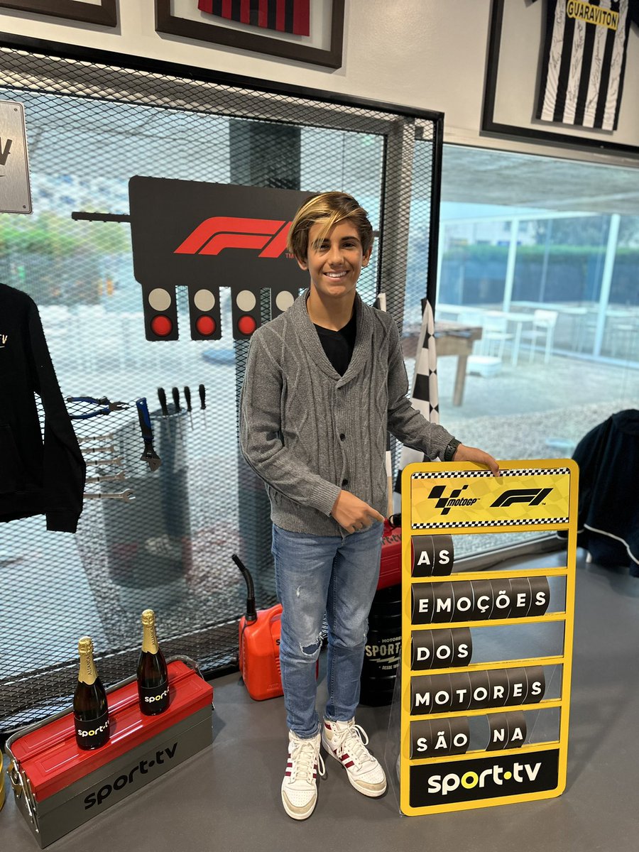 Em direto <a href="/sporttvportugal/">sport tv</a> a comentar a Formula 1 Kids no canal 6 com o Sergio Veiga e o Afonso Antunes #f1kids #formula1 #sporttvportugal #sporttv