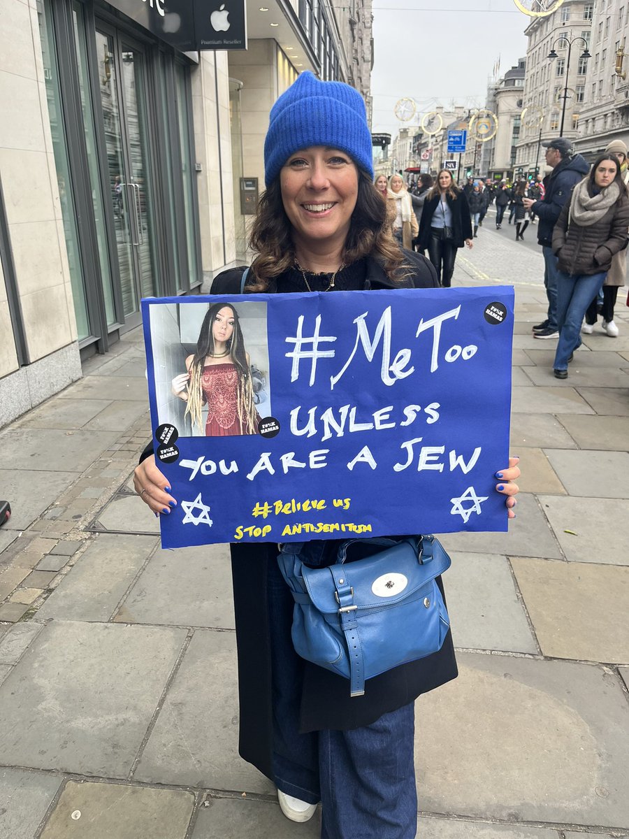 nicolelampert's tweet photo. A policeman just told me there are at least 100,000 here. https://t.co/bbPdS0RXff