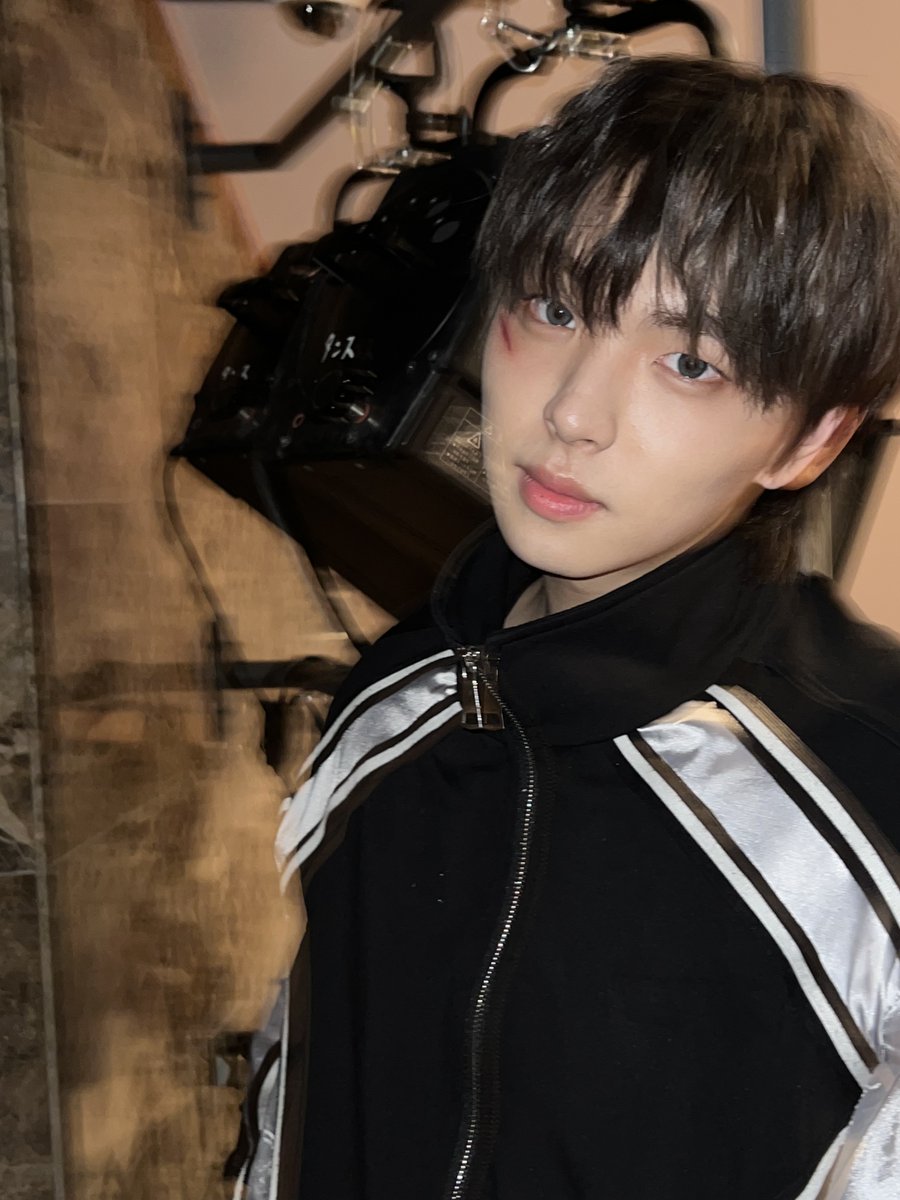 GHOST9OFFICIAL's tweet photo. 진우야.. 흔들려어.. 👀👍🏻👍🏻

#LEEKANGSUNG #이강성 https://t.co/Czt4PKO6G7