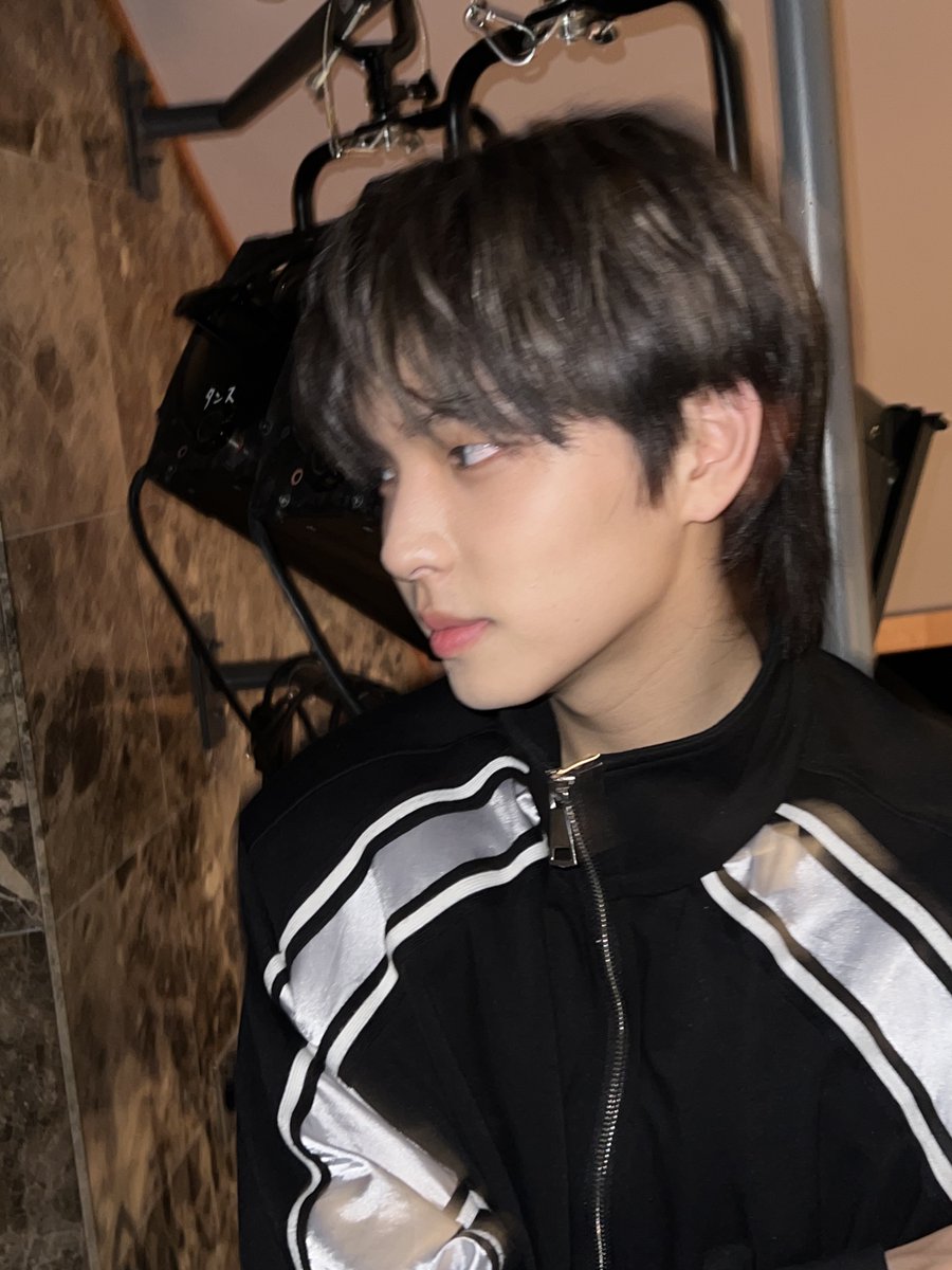 진우야.. 흔들려어.. 👀👍🏻👍🏻

#LEEKANGSUNG #이강성