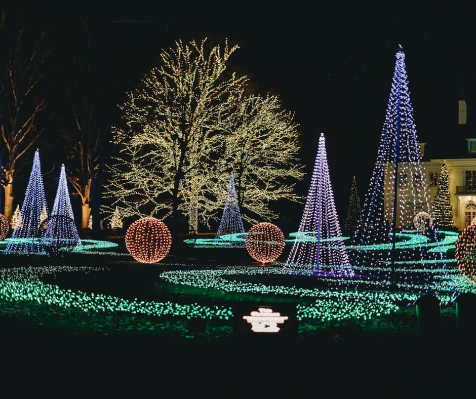 Houston's favorite neighborhoods for Christmas lights feature themed streets, hayrides - bit.ly/3Rhkp4E
