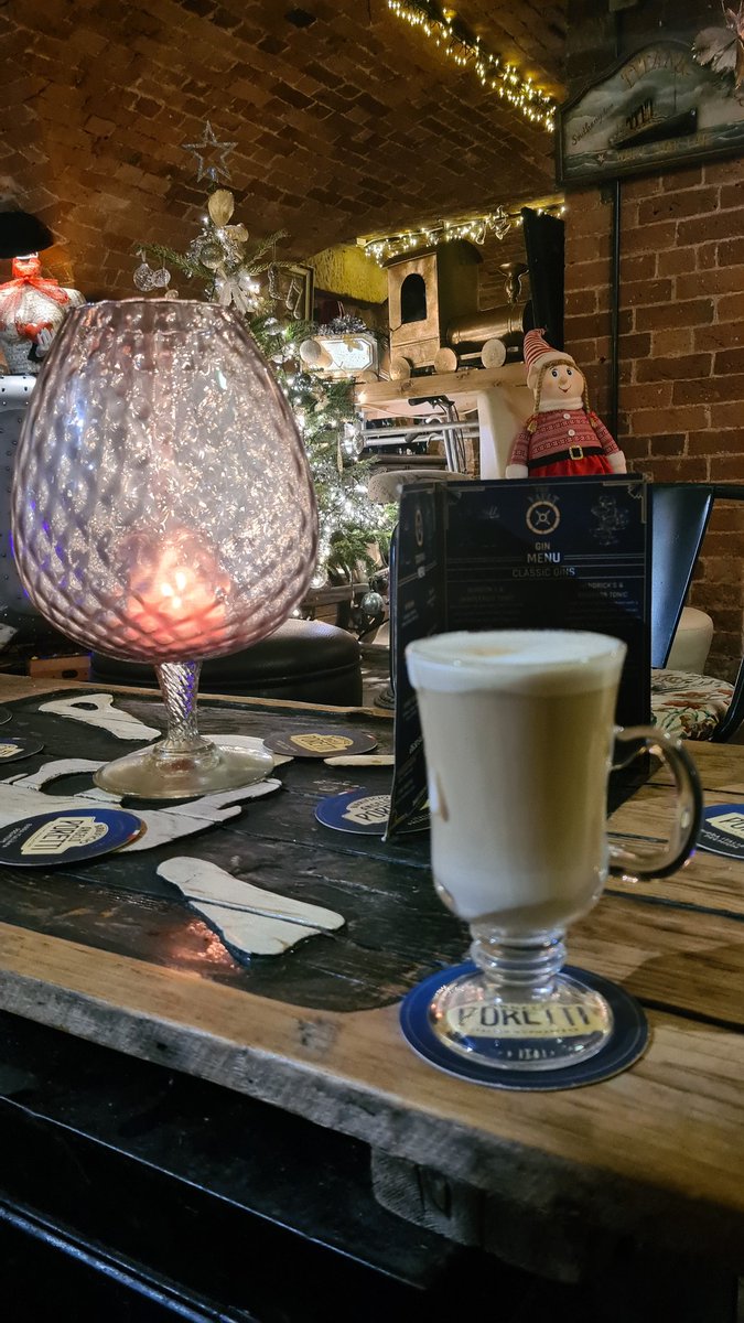 WendyAFaulkner's tweet photo. Time for me this afternoon. I had a lovely potter around @VisitELLESMERE bought my #secretsantagift, visited the market & some of my favourite shops were open #habari & #courtyardinteriors 🥰 now chilling with my 1st @BaileysOfficial coffee of the year #cellarbar 😋 #Christmas https://t.co/F0bK6Xg9yw