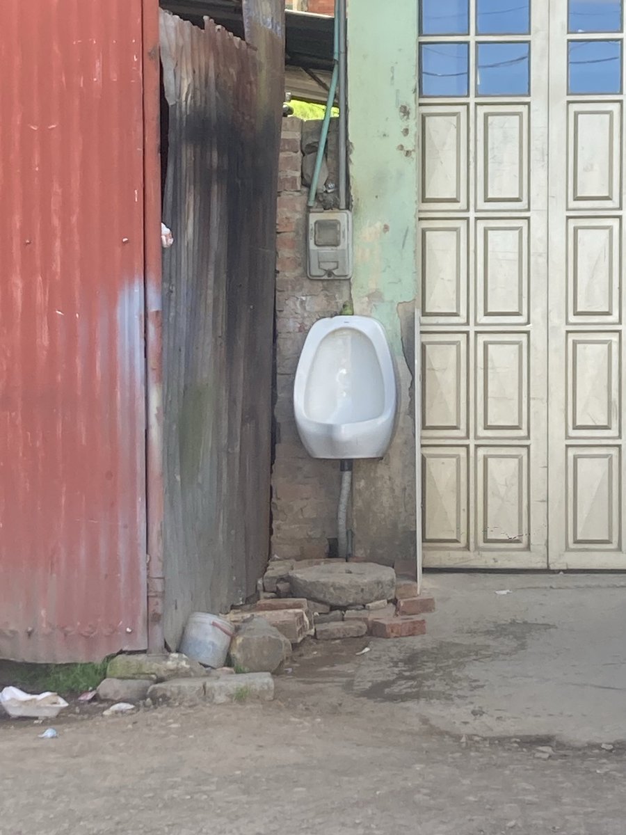 CariLeguizamon's tweet photo. Baño al aire libre en #Nemocon 😜 https://t.co/spB4ZI8URb