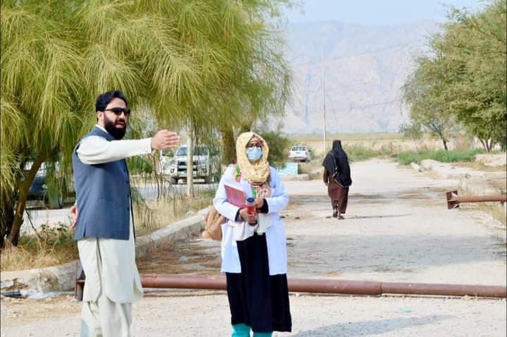 DCKohlu's tweet photo. ضلعی انتطامیہ کی کاوشوں سے سات (7) سال بعد کوہلو میں لیڈی میڈیکل آفیسر باقاعدہ خواتین مریضوں کا علاج کر رہی ہے۔

ضلعی انتظامیہ عوامی مسائل کے حل کے لئے کوشاں ہیں۔
https://t.co/obMsBtqVok
@naqeeb_khan99 @dpr_gob @CMOBalochistan https://t.co/gefKEkGPW7