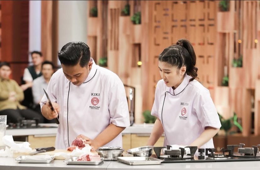 txtdri's tweet photo. Yang masih aku ngga terima di grandfinal:

1. Semua dish kiki di gf enak tapi kok chefnya kasih nilai kecil2/?

2. Kiki bantu belinda motong daging. kok bisa2nya sih bel lu begitu sama kiki. kalo gw jadi kiki gw sih ogah bantu kan lagi kompetisi. terlalu baik kiki ini🙃🙃 https://t.co/T6n2ydyzGL