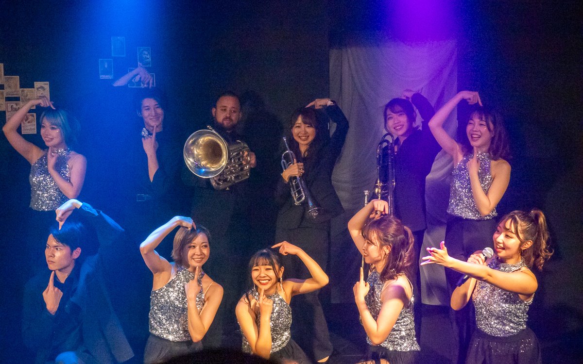 turbo_chan's tweet photo. 今宵は泡沫nightLIVEなるイベントを見に板橋へ。どういうイベントか知らずにトランペッターのmihoさん目当てで見に行ったのだが、ハイレベルなダンスと歌のレビューショーでした。自分はかつてUSJに年に100日行ってショーを見てたので、こういうの好きなのよ🥰
#うたかたらいぶ #泡沫night https://t.co/RCSqTC3MQ0