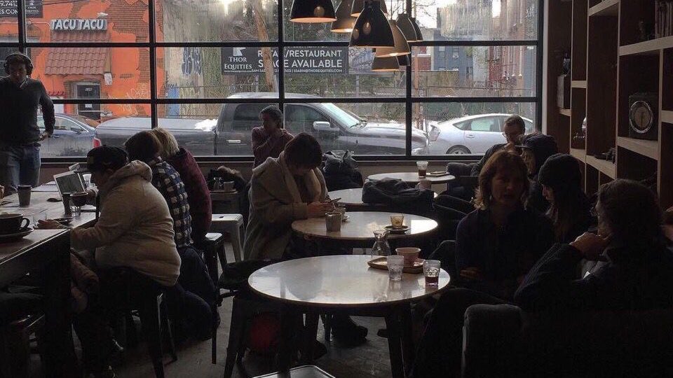 malusokay's tweet photo. Gloomy evenings at the café ☕️ https://t.co/ujNagBTdm2