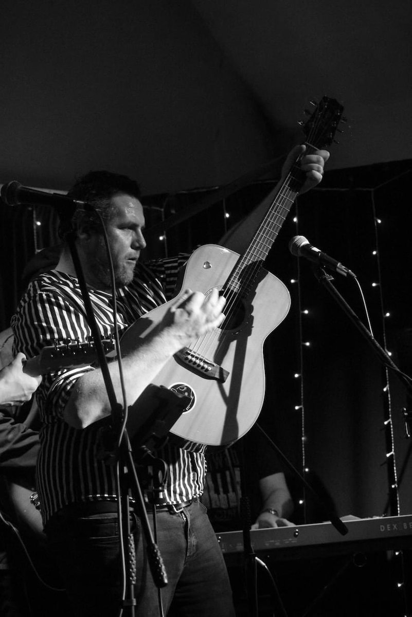 onlychildmusic's tweet image. A cracking gig @THVClive last night. A beautiful room filled with beautiful people. Thanks @finbarj for a great opening set, too. And my band mates for giving themselves in service of the song. No more noble a gesture. Next up: Dec 7th @handymanbrewery 

📸 @lis_garrett