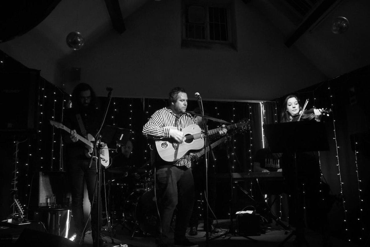 onlychildmusic's tweet image. A cracking gig @THVClive last night. A beautiful room filled with beautiful people. Thanks @finbarj for a great opening set, too. And my band mates for giving themselves in service of the song. No more noble a gesture. Next up: Dec 7th @handymanbrewery 

📸 @lis_garrett