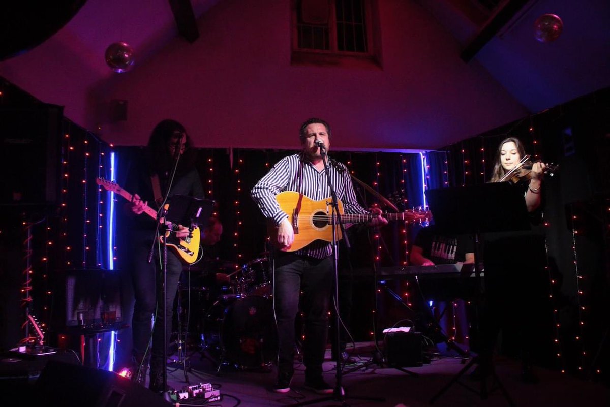 onlychildmusic's tweet image. A cracking gig @THVClive last night. A beautiful room filled with beautiful people. Thanks @finbarj for a great opening set, too. And my band mates for giving themselves in service of the song. No more noble a gesture. Next up: Dec 7th @handymanbrewery 

📸 @lis_garrett