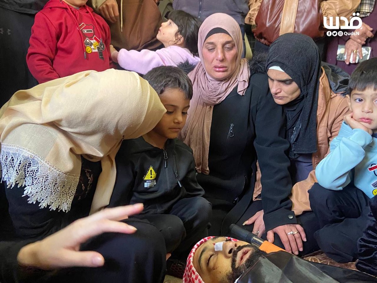 theaffaqzargar's tweet photo. A final farewell to slain #Palestinian youth Udai Snobar, 30, killed by Israeli occupation forces this morning in the village of Yatma, south of Nablus.

#GazaGenocide #Palestine #GazaUnderSiege #Palestine_Genocide #غزة_انتصرت #IsraelTerorrist #IsraeliNewNazism https://t.co/esjJP4dBJt