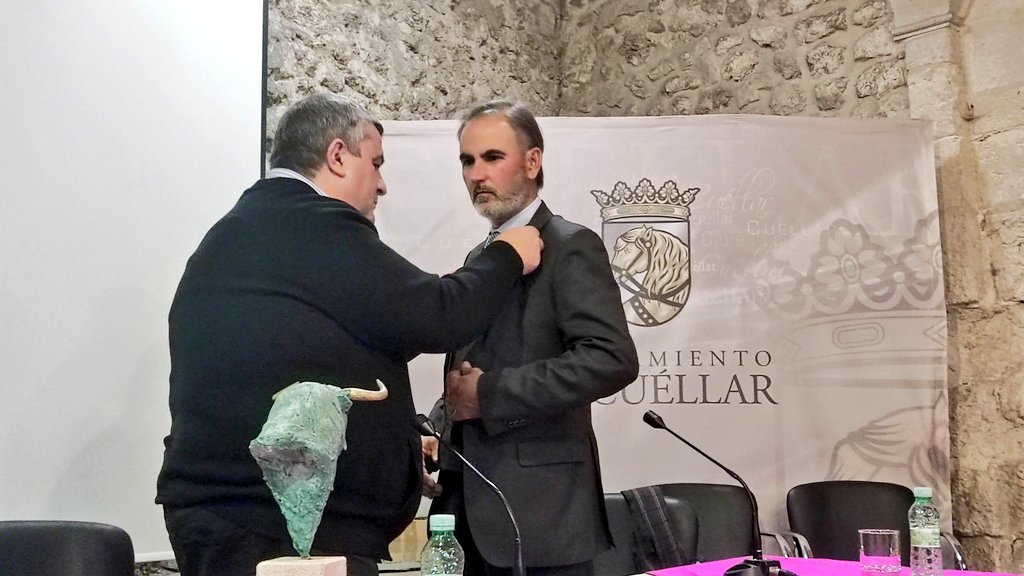 PtElEncierro's tweet photo. Un placer contar ayer con Salvador Gavira García, un ganadero romántico que ama sus toros y su ganadería.
Todo nuestro agradecimiento por querier pasar un rato con nosotros y hacerte 800km.
Esperemos poder ver lidiar una corrida tuya en Cuéllar pronto.
Aquí tienes tu casa https://t.co/VBMdT7XzTV