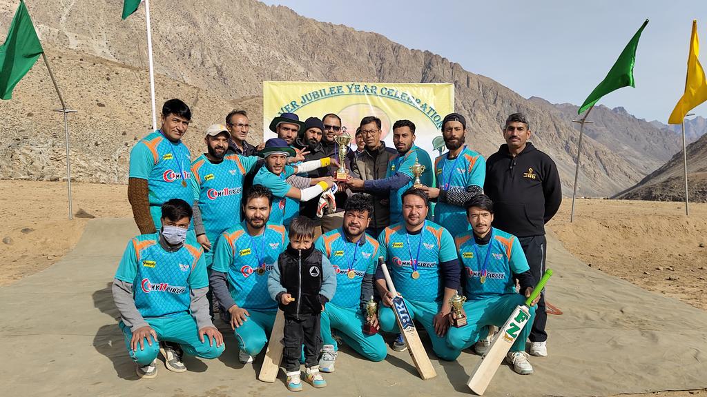 drassonline's tweet photo. Cricket T20 Match of Kargil Vijay Diwas Jubilee celebration #Kaksar Village Drass #CaptKalia Stadium #HonoringHeroes and #Celebratingunity Chief Guest @Er_PunchokTashi @adgpi @firefurycorps @NorthernComd_IA @SajjadKargili_ @ddnewsladakh https://t.co/sKbbSyhVNy