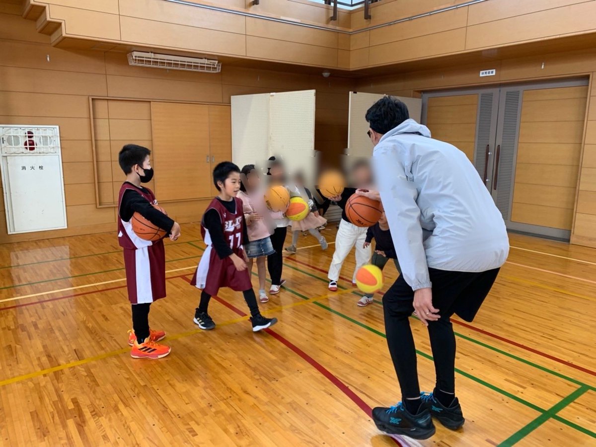 yskshs3's tweet photo. 25日はホーム小学校での大規模イベントでした🤗体験ブースを出させて頂き100人超のお友達が来てくれて大盛り上がり👍みんなバスケットやろう😏👍
来週の体験会待ってるよ😙 https://t.co/EErskTvIgr