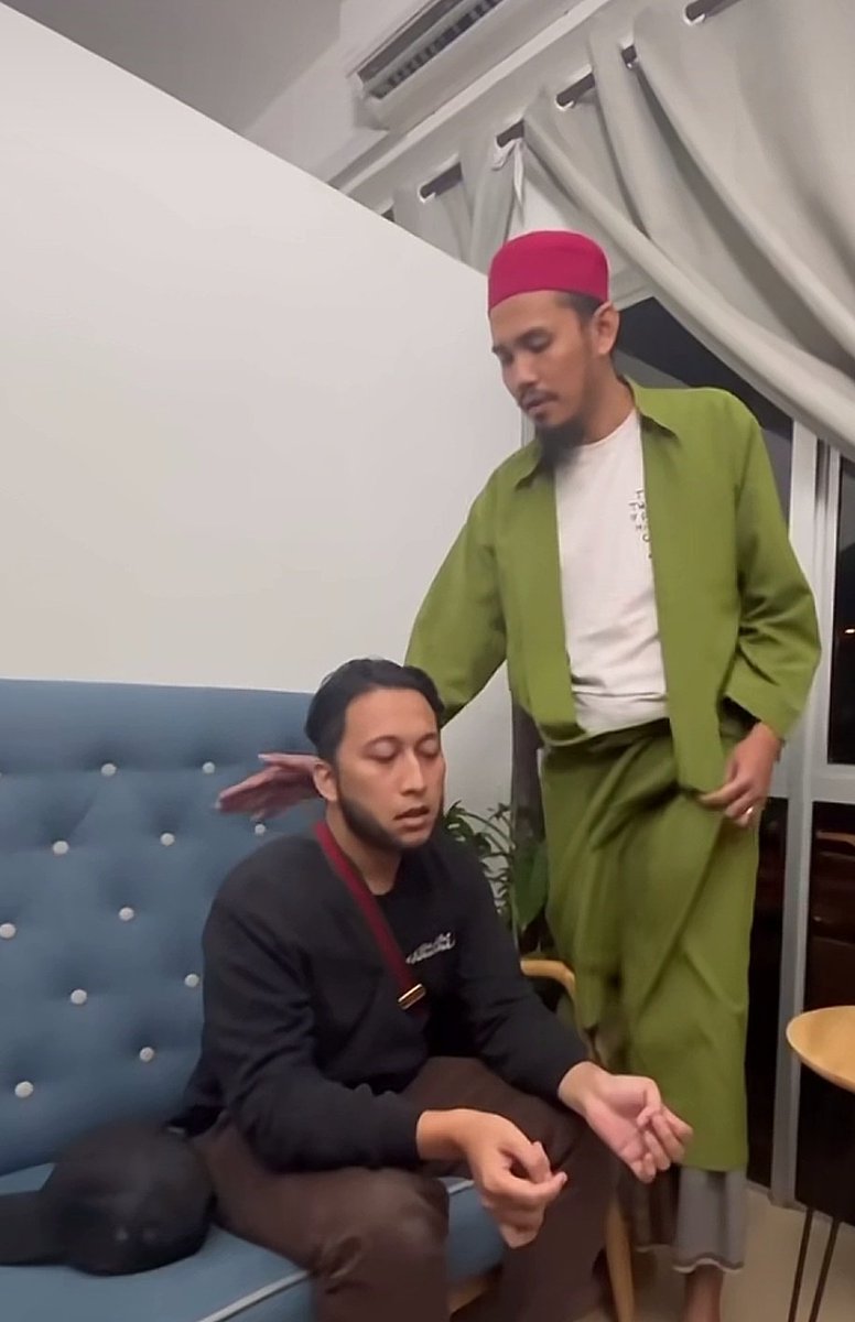 HasrulRizwan's tweet photo. "Sabarrrr....Hantu kopek rasanya ni." https://t.co/2h5xL9yAGS
