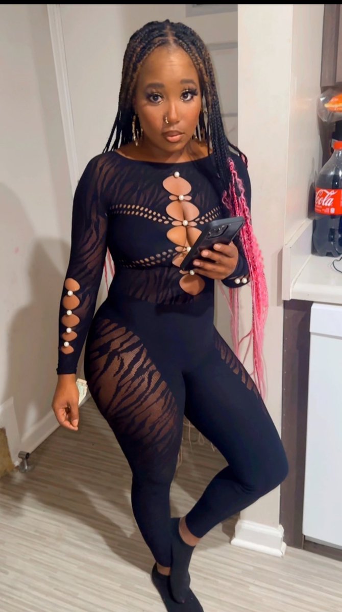 HerWay_Jazz's tweet photo. BIRTHDAY FIT🤤😬😬 #SHEIN https://t.co/KbDVLWQqCK