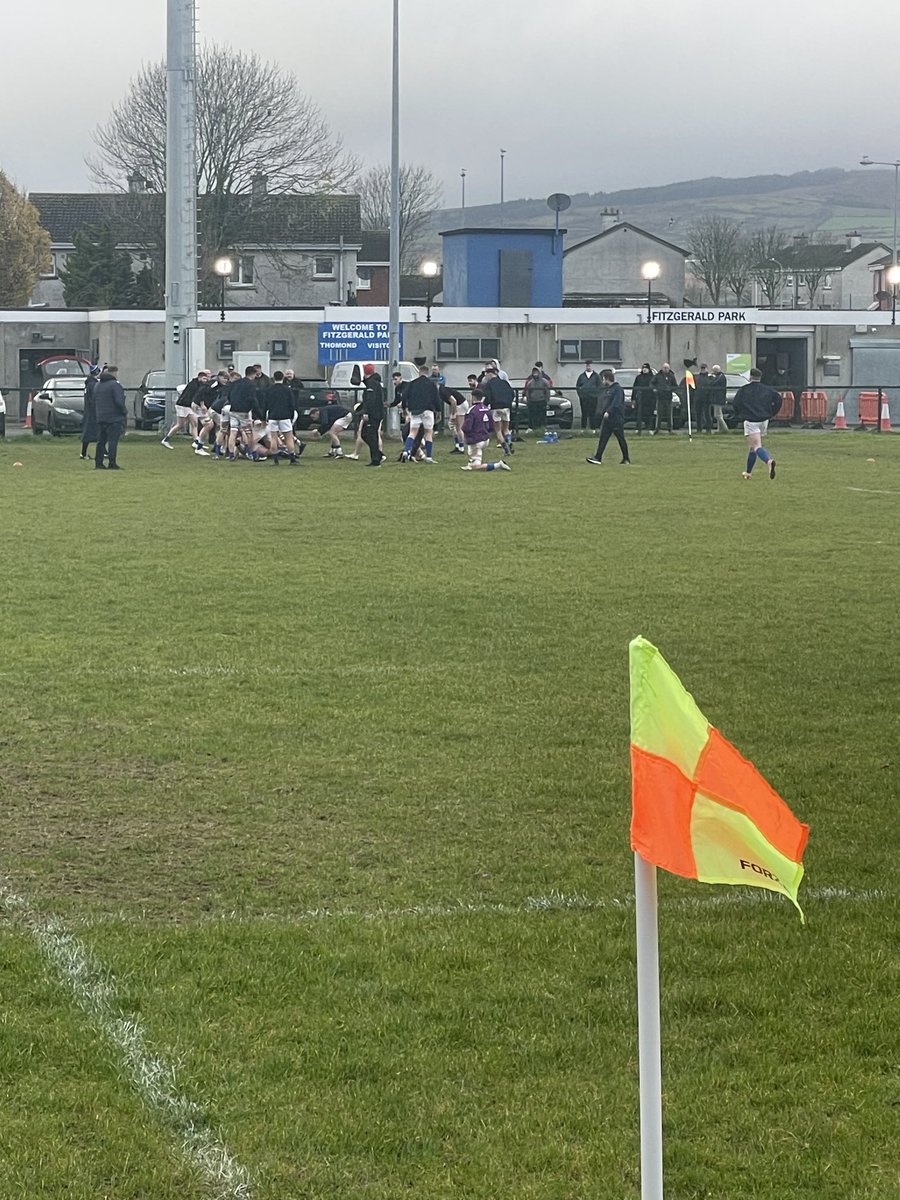 PDurkan's tweet image. ⁦@MJCRugby⁩ ⁦@Munsterrugby⁩ ⁦@MunsterReferee⁩ ⁦@RFCThomond⁩ ⁦@KilfeacleRFC⁩ building nicely in Fitzgerald Park for Top of the Table clash. Looking forward to A Cracking game of Rugby.Interesting to see if anyone brought The Mistletoe.