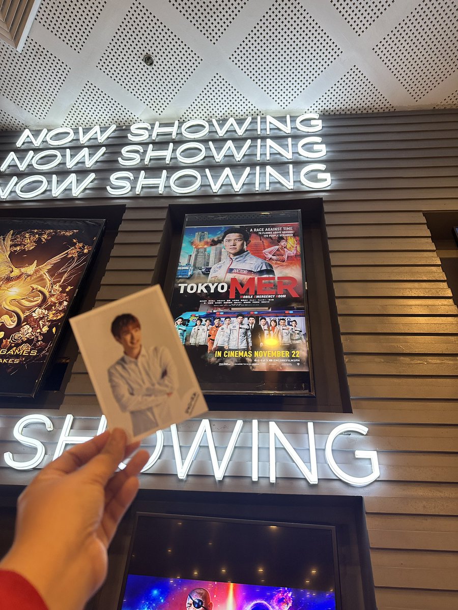 shintooooot26's tweet photo. Sino kayo jan may dalang shop pics ang ate mo girl, nagrequest pa yan ng slide shift 😂

ihing ihi ako! Kung kelan intense na ung scene saka umarte ung pantog ko!

It was really good! Will watch the drama on my rest day!!

#TokyoMER_Ph #TokyoMER #teamSixTONESPH #SixTONES https://t.co/6xgmVnmw7U