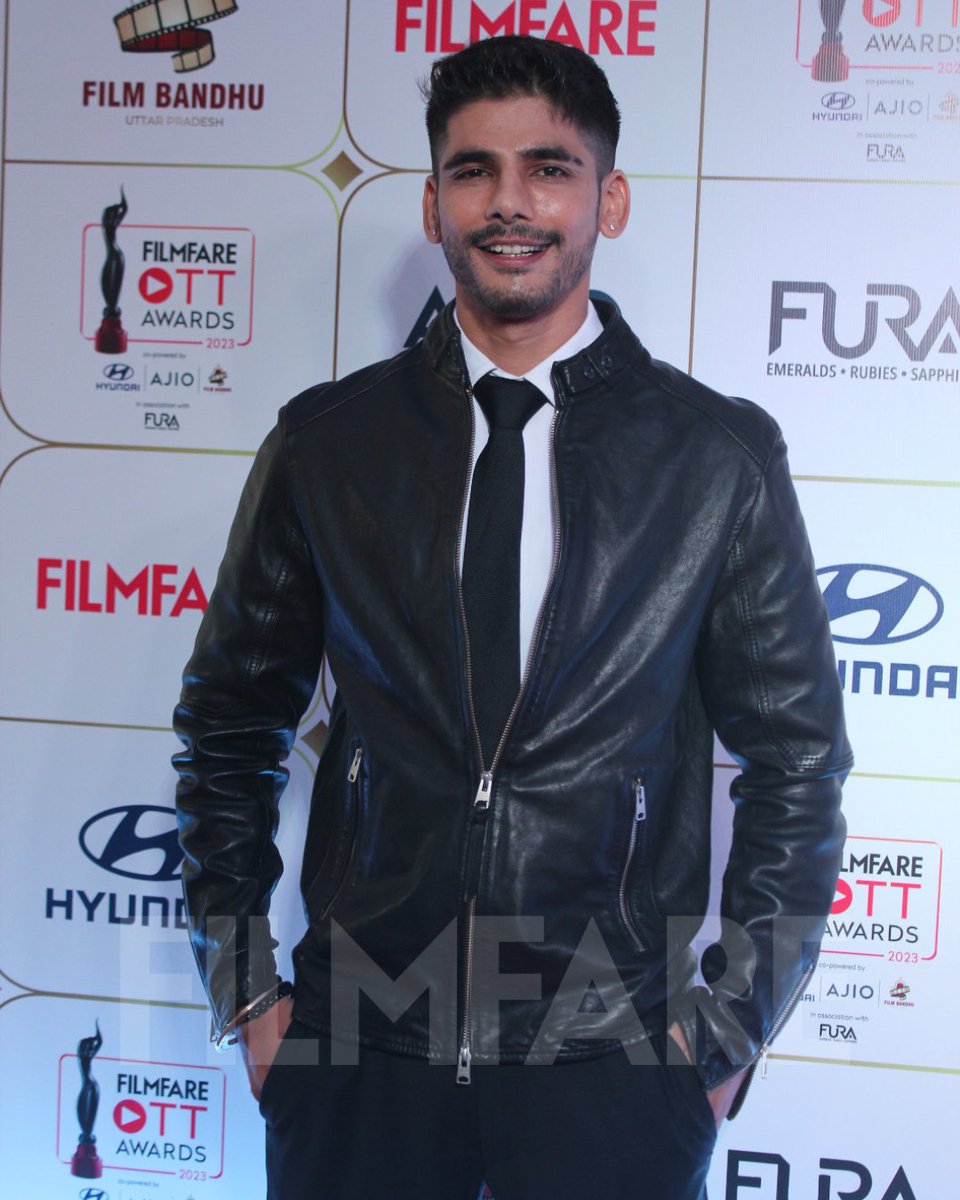 filmfare's tweet photo. #NakulSahdev arrives at the Filmfare Awards OTT 2023 red carpet. ❤️

@HyundaiIndia @AJIOLife https://t.co/dzhOTXqqN6