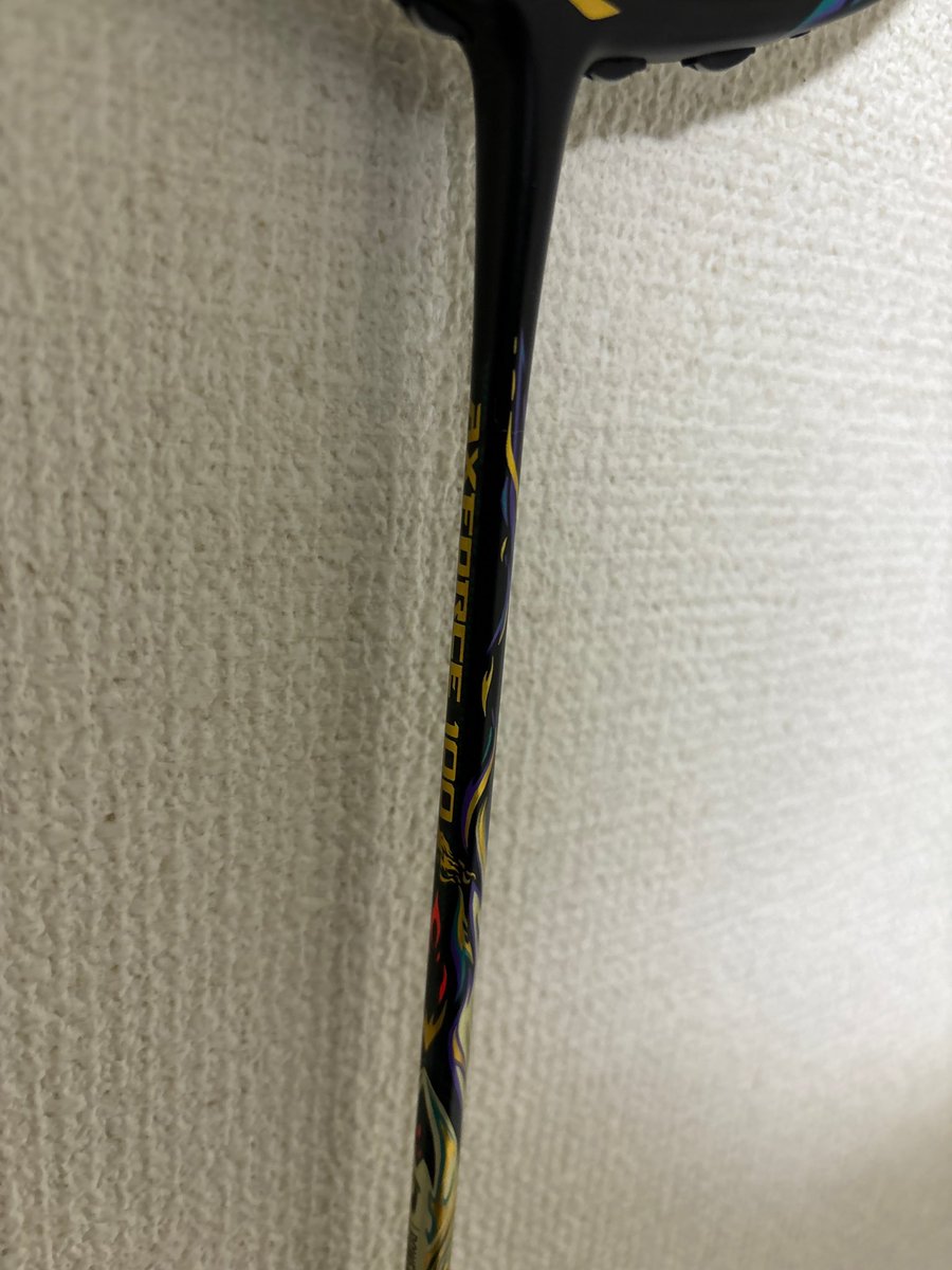 yumabadminton1's tweet photo. 今日の練習で新しいラケットを使用しました！
ハシルトン福岡で予約していた!
#AXFORCE100

打ちごたえがある球が打てる。
しかし、シャフトが硬めで慣れるの大変
シングルス、ダブルスでも両方使える！
ヨネックスのAX100ZZに近いかな

#バドミントン
 @hashilton_fuk https://t.co/YyFwLkecDD