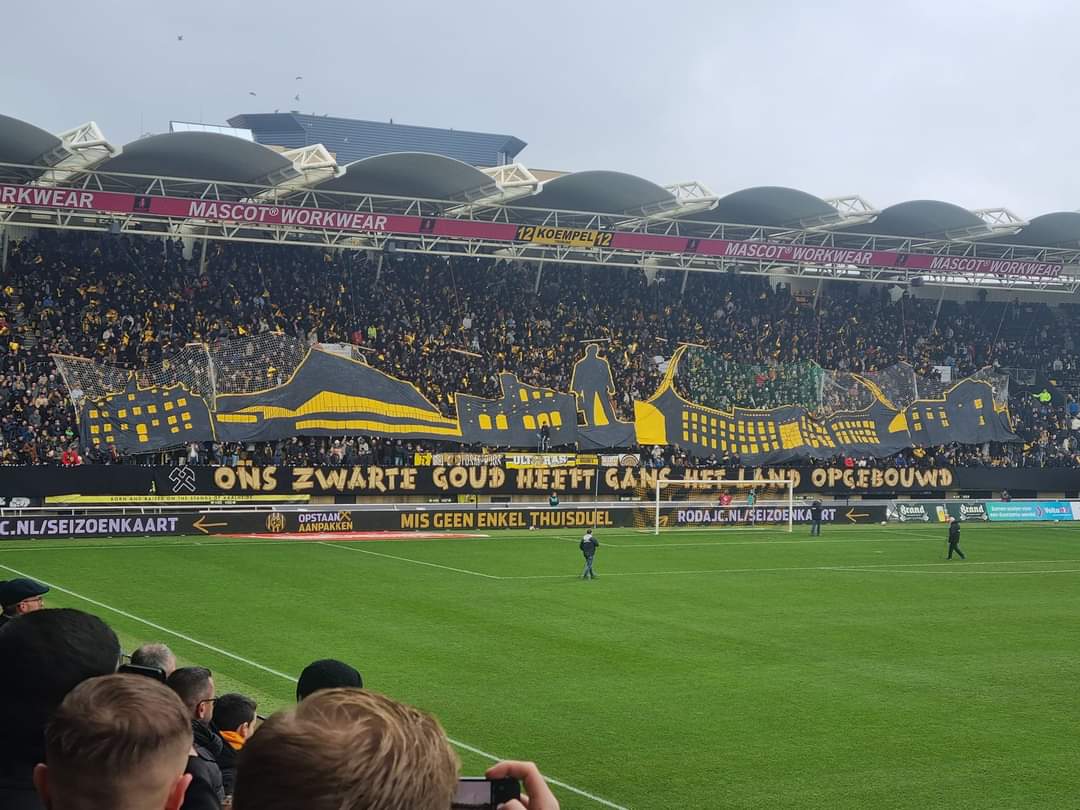Zo'n derby is ook een mooie gelegenheid om jong en oud over een belangrijk hoofdstuk uit de Canon der Nederlandse geschiedenis te onderwijzen. 

Een soort studium generalum. Doen wij voetbalfans gewoon voor u. #RodaJC #RODmvv #Mijnstreek