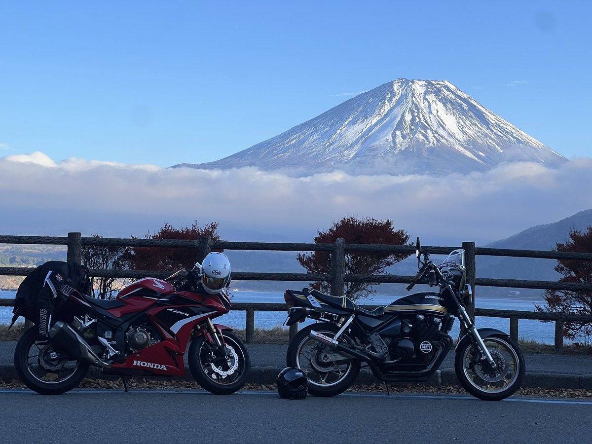 daisuke_pk's tweet photo. 富士五湖ツーリング！
なんとか回りきれた笑
#富士五湖
#CBR400R ?
#ゼファー400 https://t.co/YhGnRBPfJH