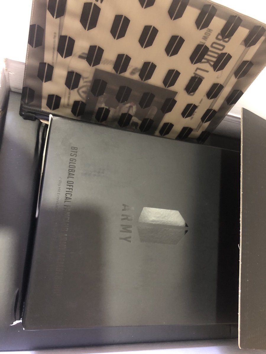 GIVEAWAY FOR PH BTS ARMY 🇵🇭 

need to declutter so i’m giving away this 2020 ARMY membership kit (fairytale themed) - it has the lamp, user guide, pouch, magnetic bookmark 😊

just follow my account + <a href="/DKims_/">DKims</a> then like, repost / retweet, and comment “mine 아포방포” under this