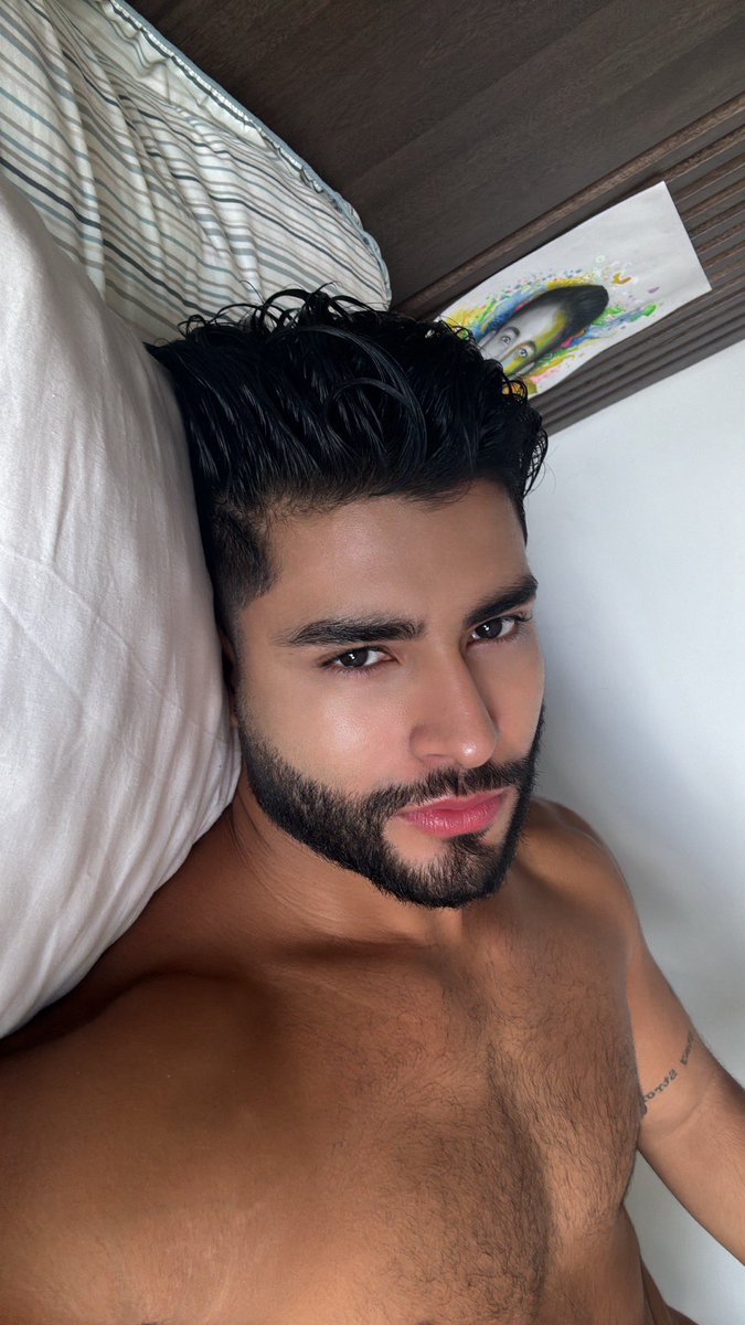 andres1milan's tweet photo. Solo días, por qué buenos mis besos. 🔥 https://t.co/g7AF2oJVCz