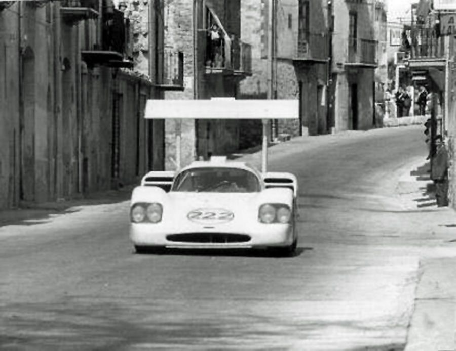 PeterMDeLorenzo's tweet image. CHAPARRAL'S DAY, PART IV.
Phil Hill standing on the gas in the No. 222 Chaparral 2F Chevrolet during the Targa Florio. The numbers for the cars were assigned according to starting times during the day, meaning the Chaparral started at 2:22 p.m.
READ ON: autoextremist.com/fumes1/
