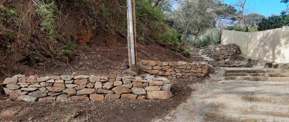 Bcn_SSTG's tweet photo. L’Oficina Tècnica de #Collserola a la XII Trobada de Pedra Seca i Arquitectura Tradicional.

🪨 El director, Pep Baró, hi va oferir una ponència sobre les actuacions amb #pedraseca als barris de muntanya de #SSTG.

Coneixeu aquesta tècnica arquitectònica: 
https://t.co/ODjrXhs5Mc https://t.co/84K28Xud27