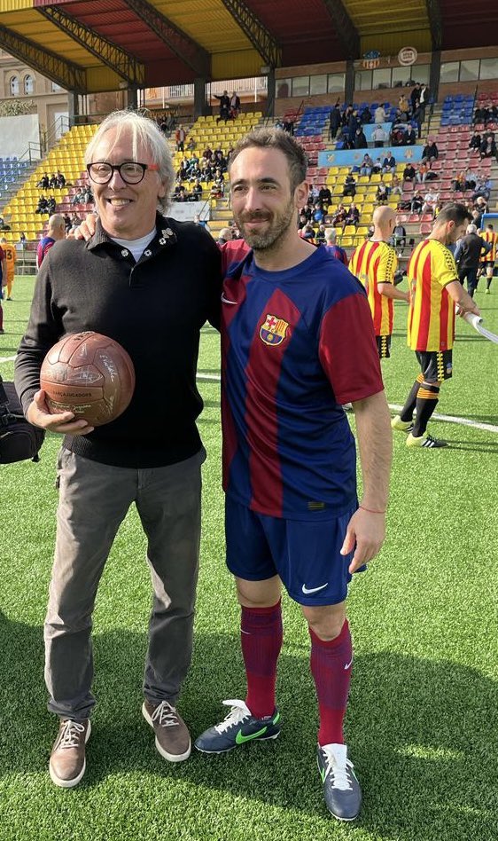 Ahir al Narcís Sala amb @JnMendo gaudint del primer partit oficial de <a href="/aj_uesa/">Agrupació Jugadors UE. Sant Andreu</a> amb el <a href="/FCBjugadors/">FCB Jugadors</a>