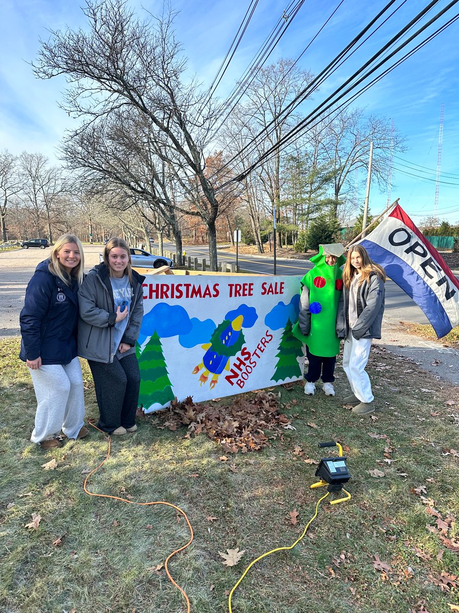 NHS_GHockey's tweet photo. NHS girls hockey players are ready to help you get your tree this morning! @boosters_nhs https://t.co/IwWXz3BXGH