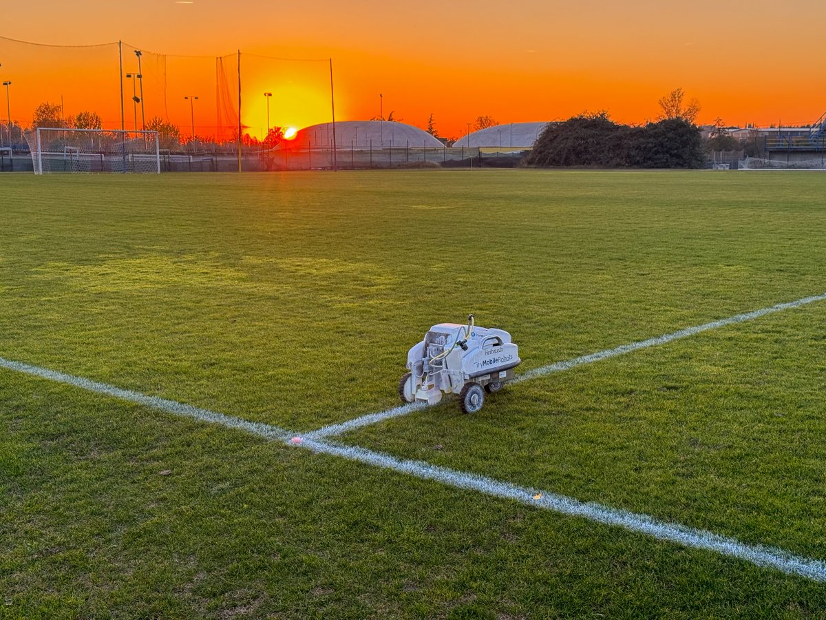 tmr_robots's tweet photo. Georgia working in the #ItalianSunset 🌅 https://t.co/k7c2c3oYy5