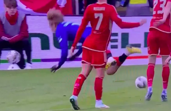 Record_Sport's tweet photo. Todd Cantwell branded Rangers 'cheat' as top referee demands Aberdeen dive sees him hammered with ban

https://t.co/w634ATmaz6 https://t.co/dFb6jS40HC