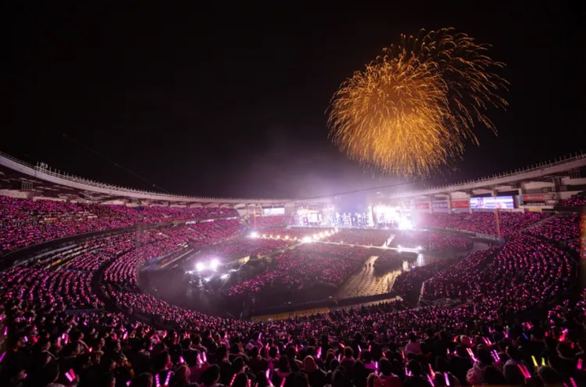 mai_729b's tweet photo. #櫻坂46『3rd YEAR ANNIVERSARY LIVE』in ZOZOマリンスタジアム🌸
楽曲ステージング、小林由依ちゃんソロダンスの振付を担当させていただきました！
3回目の誕生日という記念すべきライブに携わることができて嬉しかったです！
寒い中2日間ありがとうございました！

#櫻坂46の4年目 
#Anthemtime https://t.co/oVopmhQlvp