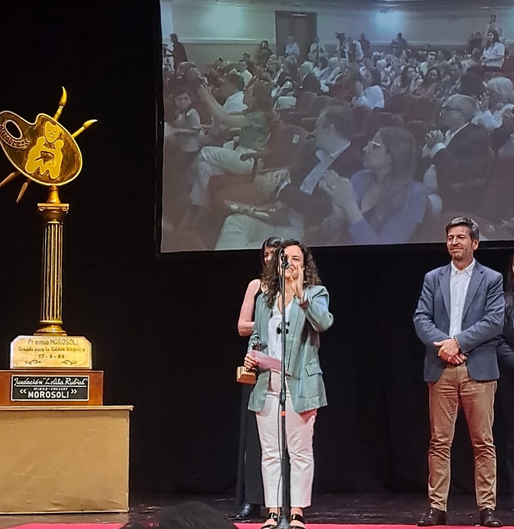 SobreCiencia's tweet photo. Premio Morosoli Institucional para #SobreCiencia‼️🎉
En nombre de @danielaht, @NalexaPerrone y @GVIllaOK, agradecemos a la Fundación Lolita Rubial, a @TVCIUDADuy, a la comunidad científica de #Uruguay y a cada persona que nos acompaña cada semana
¡Adelante con la #Ciencia! https://t.co/bmmho5NfO1