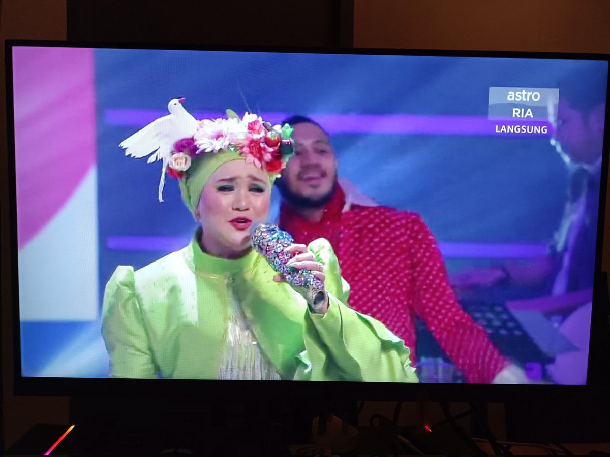 memberyoumie89's tweet photo. Azharina pon best.. Dengar sebutan dia rasa puas dengar.. Bakat Bintang RTM dulu sangat hebat weii #GegarVaganza2023 https://t.co/QpApN6ErVE