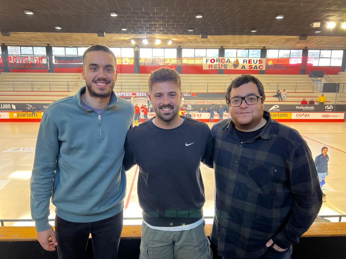 L'equip de l’hoquei a l’#EnjocTV🏑 d'avui!

🎙 Narra <a href="/jmartitort/">Jordi Martí Tort</a>
📋 Analista <a href="/martizapater10/">Martí Zapater Peix</a>, jugador <a href="/LleidaLlista/">Pons.Lleida</a>
🚶 Amb <a href="/jgomiscos13/">Joel Gomis Cos</a>, de <a href="/CanalReusEsport/">Canal Reus Esports</a>, a peu de pista

🔴 Vivim la #ParlemOKLiga amb el <a href="/ReusDeportiu/">Reus Deportiu</a> 🆚 <a href="/HCSantJust/">HC SANT JUST</a> en DIRECTE a 📺💻📱📡 <a href="/laxarxames/">La Xarxa+</a>!