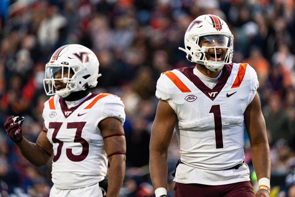 Kyron Drones in first 10 Games as the #Hokies Starting QB 🦃

• 802 Rushing Yards (142 ATT) | 4 TDs 
• 1954 Passing Yards | 15 TDs 
• 150/256 Completions/Attempts | 58.59%

#TheFUTURE is bright under QB1